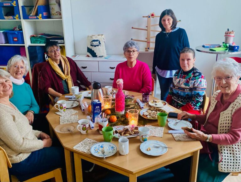 Adventscafé mit den Leih-Omas